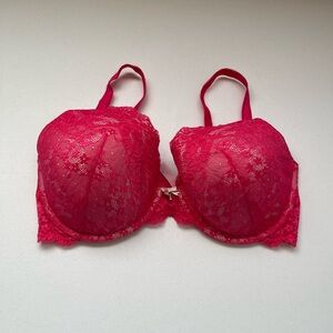 Victoria’s Secret Bra •Underwire  • Full cover • Fully lined • 38DD